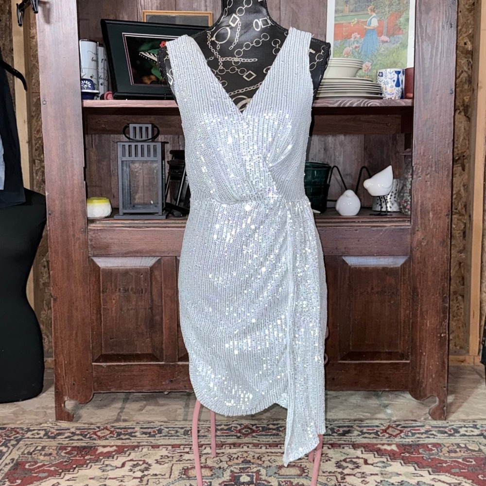 Laundry by Shelli Segal Silver Sequin Faux Wrap Mini Dress Size 6 Cocktail NYE⁠